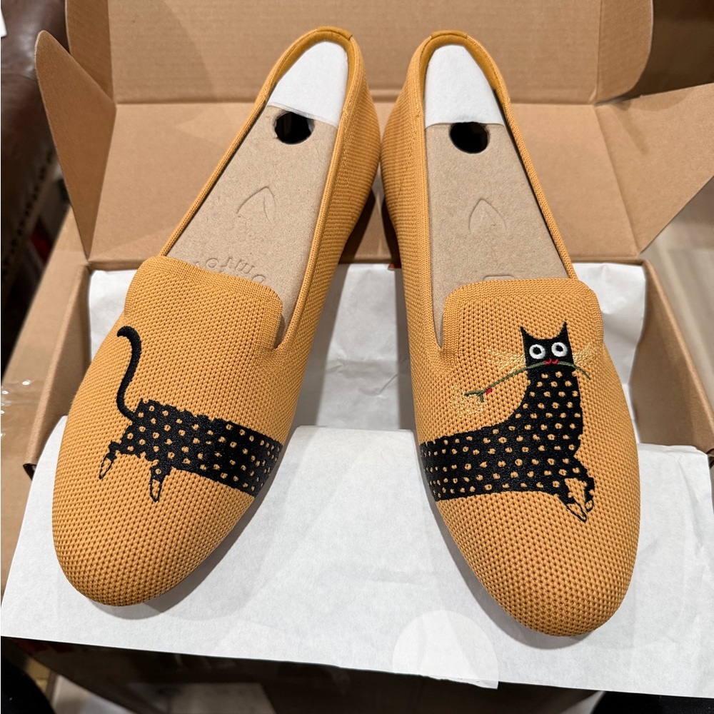 Stylish Cat Design Loafers - Mustard